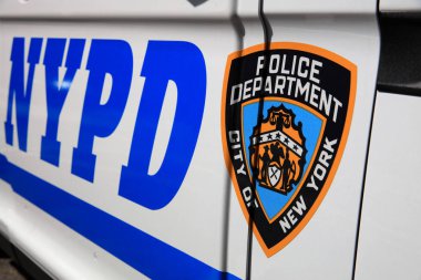 New York City, ABD - 29 Nisan 2019: Nypd (New York Polis Departmanı) New York'ta Polis Devriye Aracında Logo ile imza. Abd
