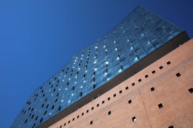 Hamburg, Almanya - 15 Mayıs 2019: Elbphilharmonie Hamburg'un yeni simgesi - Hafencity District'te. Almanya