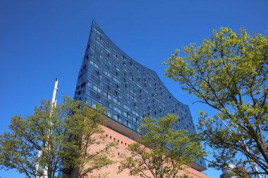Hamburg, Almanya - 15 Mayıs 2019: Elbphilharmonie Hamburg'un yeni simgesi - Hafencity District'te. Almanya