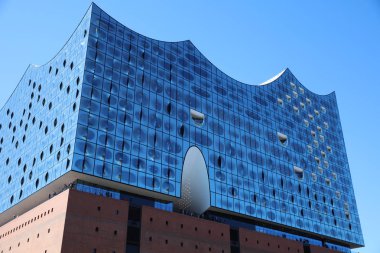 Hamburg, Almanya - 15 Mayıs 2019: Elbphilharmonie Hamburg'un yeni simgesi - Hafencity District'te. Almanya
