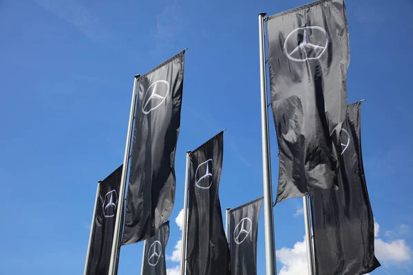 Stuttgart Alemanha Maio 2019 Bandeiras Mercedes Benz Frente Museu Mercedes — Fotografia de Stock