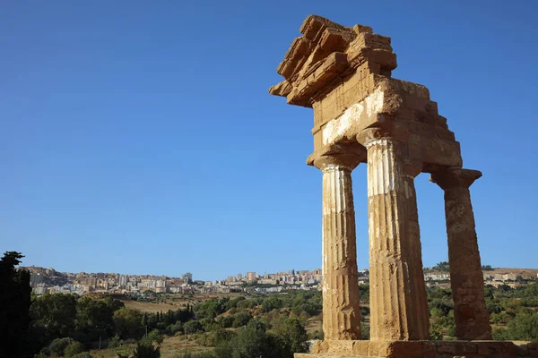 Återmonterade Resterna Templen Castor Och Pollux Tempeldalen Arkeologiska Området Agrigento — Stockfoto