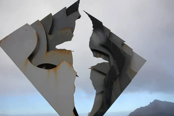 月チリのホーン岬 2018 アホウドリでは岬をラウンドしようとして 死亡した船員の名誉のオルノス島にインストールされて設計されている記念碑 ホーン岬 — ストック写真