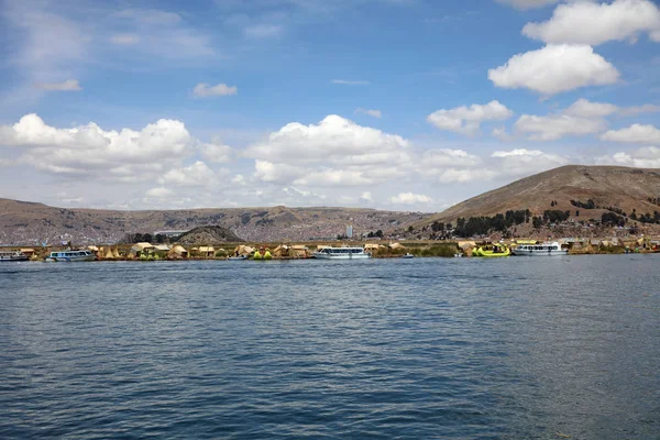 秘鲁普诺 2018年10月24日 喀喀湖中的乌罗斯浮岛 — 图库照片