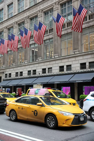 Nueva York Estados Unidos Mayo 2019 Taxi Amarillo Centro Manhattan — Foto de Stock