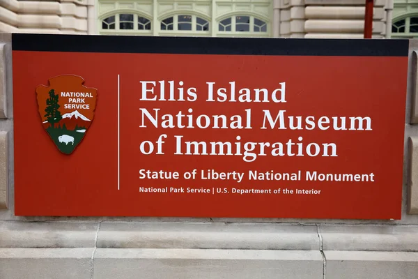 New York Usa Dubna 2019 Přihlaste Hlavního Vchodu Imigračního Muzea — Stock fotografie