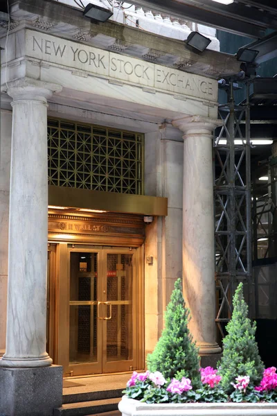 ニューヨーク 4月30 2019 ロウアー マンハッタンのウォール セントにあるニューヨーク証券取引所の建物に面しています ニューヨーク市 アメリカ — ストック写真