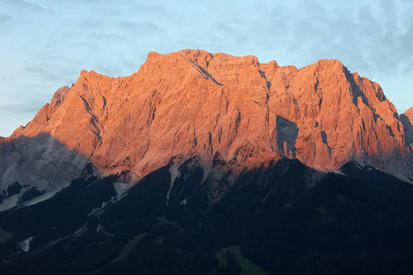 Montagna Zugspitze Incandescente Visto Lermoos Tirolo Austria — Foto Stock