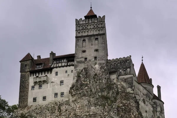 Zamek Bran w deszczowy dzień — Zdjęcie stockowe