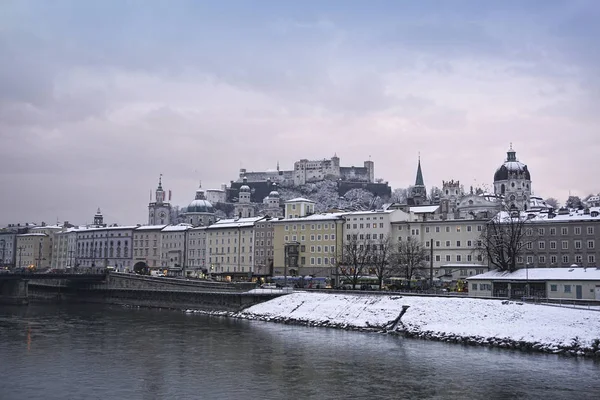 Salzburgo vista do castelo e do rio — Fotografia de Stock