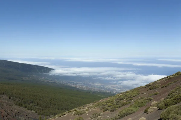 雲やテネリフェ島の山 — ストック写真