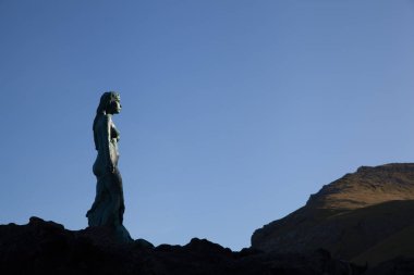 Mikladalur, Kalsoy, Faroe Adaları - 20 Eylül 2019: Fok Kadın Anıtı