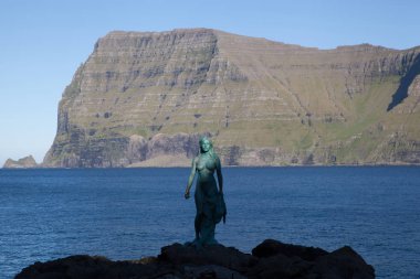 Mikladalur, Kalsoy, Faroe Adaları - 20 Eylül 2019: Fok Kadın Anıtı