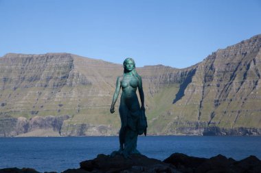 Mikladalur, Kalsoy, Faroe Adaları - 20 Eylül 2019: Fok Kadın Anıtı