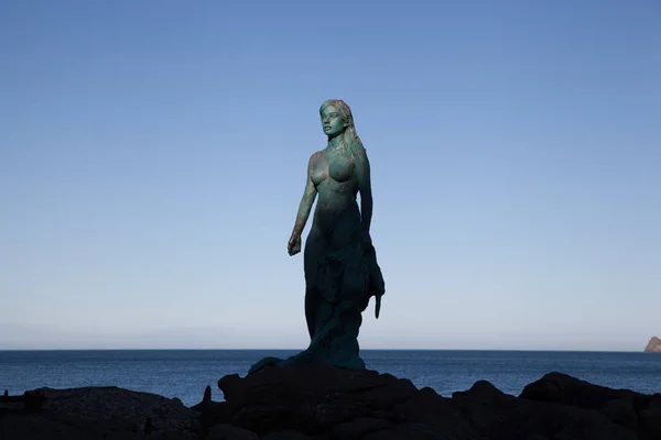Mikladalur, Kalsoy, Isole Faroe - 20 settembre 2019: Il monumento della donna foca — Foto Stock