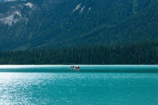 Piragüismo Emerald Lake Parque Nacional Yoho Columbia Británica Canadá — Foto de Stock