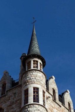 Leon, İspanya - 9 Aralık 2019: Casa Botines Kulesi