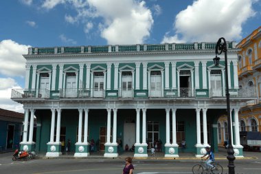 Sancti Spiritus, Küba - 4 Şubat 2015: Koloni tarzı bina