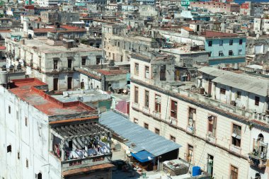 Havana, Küba - 8 Şubat 2015: Bacardi binasının çatıları ve şehir manzarası