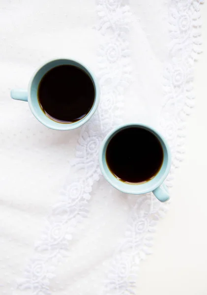 Cup of coffee with croissant — Stock Photo, Image