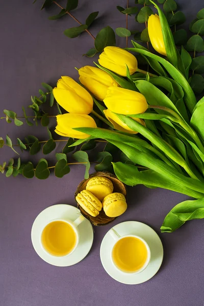 Schöne gelbe Tulpen — Stockfoto