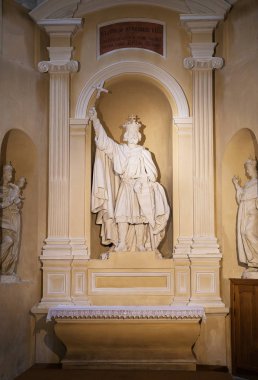 Vilnius Litvanya katedral meydanında katedral girişinde güzel antik heykel