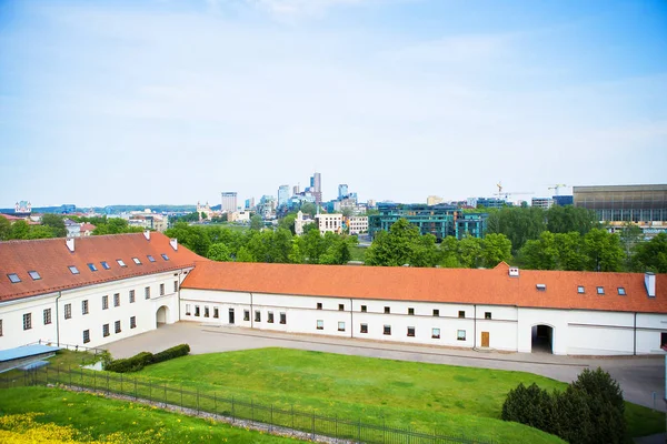 旧城和新现代房屋的俯瞰.立陶宛维尔纽斯 — 图库照片