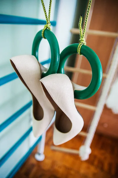 Hang wedding beautiful white shoes — Stock Photo, Image