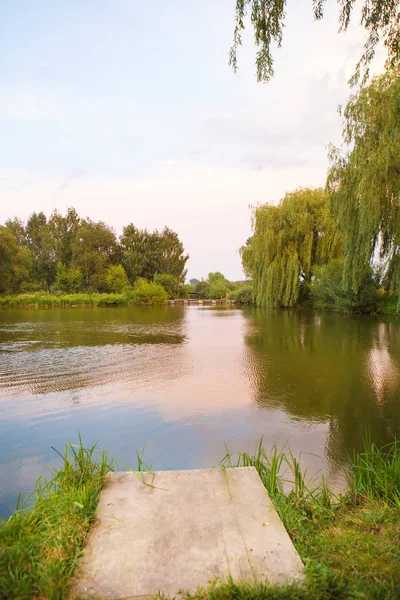 A small fishing lake, rest, summer, fishing, camping, morning — Stock Photo, Image