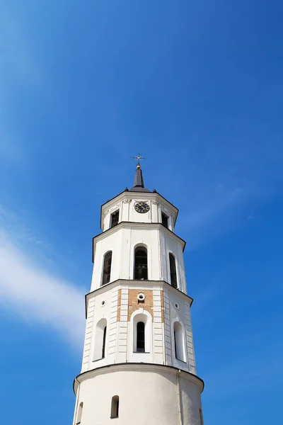 Krásná obloha nad městem Vilnius — Stock fotografie