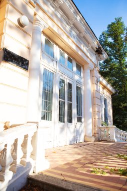 Güzel eski bina. Eski sanatoryum. Odessa, Ukrayna 'da Chkalov.