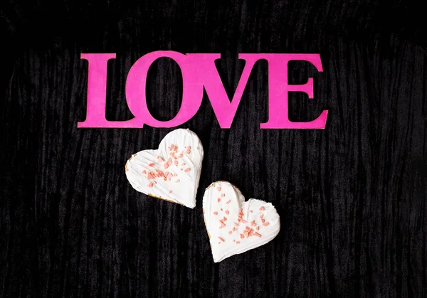 하트-핑크 비문 사랑의 형태로 쿠키 — 스톡 사진