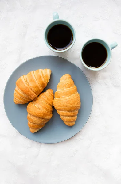 Cup of coffee with croissant — Stock Photo, Image