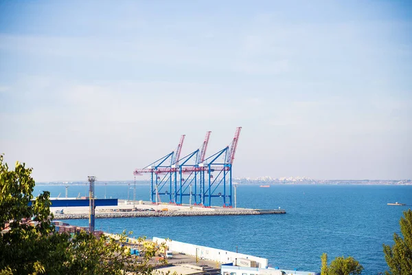 Ucrania. Las calles de la hermosa ciudad de Odessa. playa mar — Foto de Stock