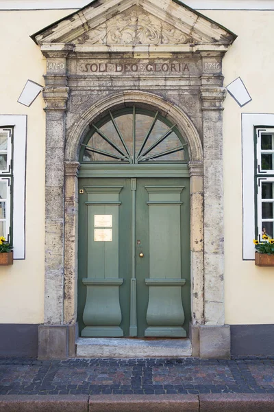 Muito Bonito Verde Portas Antigas Cidade Velha Riga Letónia — Fotografia de Stock