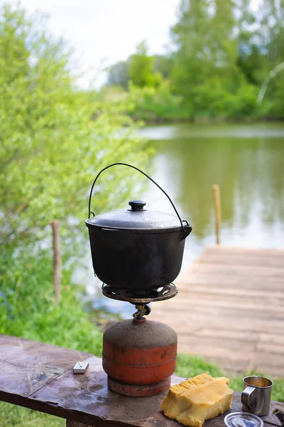 Cuire Riz Avec Une Chaudière Fonte Dans Nature Camping Nourriture — Photo