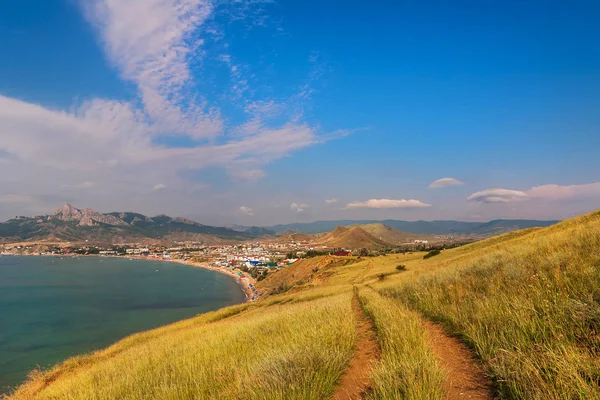 denizin kenarında sıcak yaz