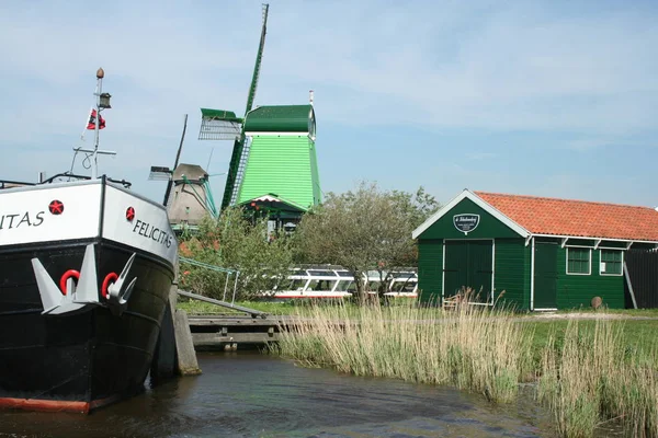 北荷兰 露天博物馆 Zaanse Schans 2015年5月 运输船系泊 — 图库照片