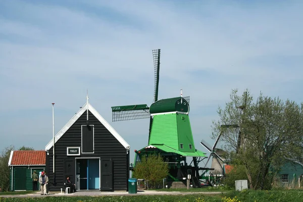 北荷兰 露天博物馆 Zaanse Schans 2015年5月 原始的荷兰历史风车暴露在露天博物馆 — 图库照片