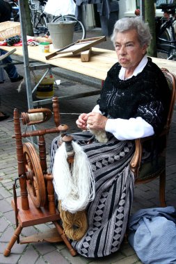 Hollanda, Hollanda, Flamanca, Kuzey Brabant, Woudrichem, olabilir, Woudrichem sokaklarında yıllık fuarında giyinmiş 2016:People