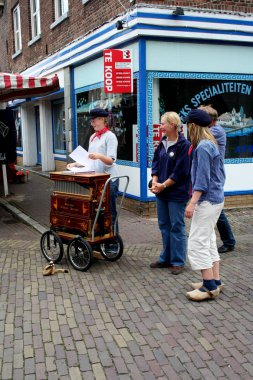 Hollanda, Hollanda, Flamanca, Kuzey Brabant, Woudrichem, olabilir, 2016:annual Fuarı Woudrichem sokaklarında