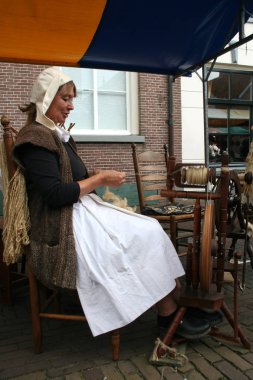 Hollanda, Hollanda, Flamanca, Kuzey Brabant, Woudrichem, olabilir, Woudrichem sokaklarında yıllık fuarında giyinmiş 2016:People