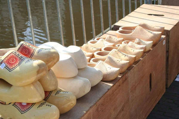 Sabots Sur Marché Traditionnel Folklorique Fromage Alkmaar Hollande — Photo