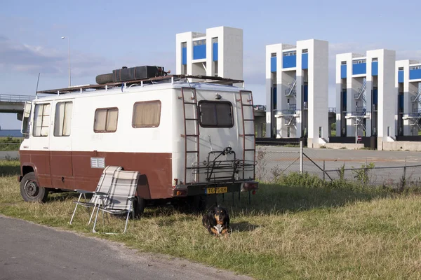 Nederland Flevoland Lelystad Juli 2015 Vrouw Kijkt Funkturm — Stockfoto