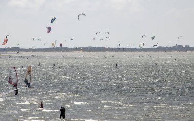 Hollanda, Hollanda, Flamanca, Zeeland Schouwen-duiveland, Ouwerkerk, Temmuz 2018:Low gelgit Doğu Scheldt sahilinde