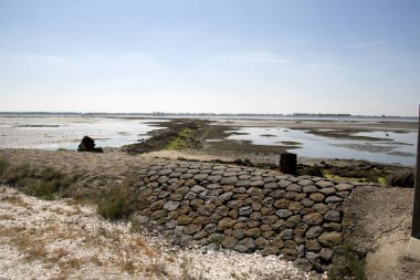 Hollanda, Hollanda, Flamanca, Zeeland Schouwen-duiveland, Ouwerkerk, Temmuz 2018:Low gelgit Doğu Scheldt sahilinde