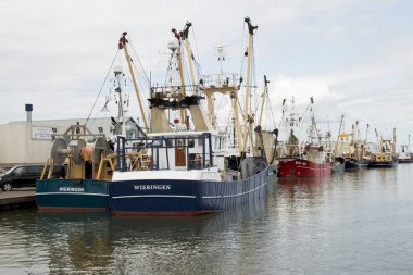 Hollanda, 2018:Boats içinde harbo demirleme Kuzey-Holland, Den-Oever, Temmuz