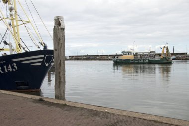 Hollanda, 2018:Boats içinde harbo demirleme Kuzey-Holland, Den-Oever, Temmuz