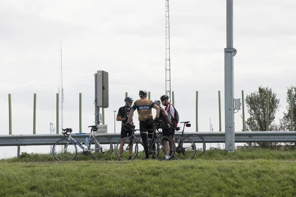 네덜란드 그들의 킬로미터 2018 Bikers 나머지는 Afsluitdij 네덜란드 — 스톡 사진