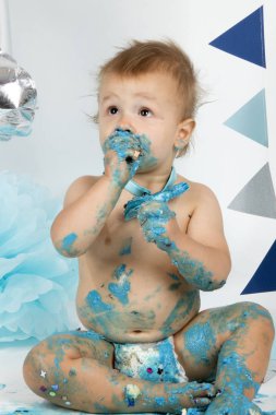 Hollanda, Limburg, Heerlen, Eylül 2018:Babyboy celibrates ilk Doğum günü ve zevk'ın bir smashcake